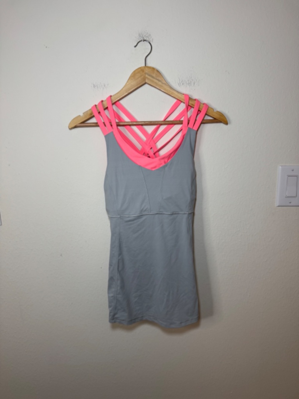 Lululemon Tank Top Women’s Size 10 Gray Pink Built In Bra Athletic - Picture 2 of 5